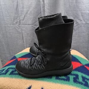 %Nike Roshe Two Flyknit Hi 861708-001 Black/Dark Grey Wmn Sz 10 Boots / A 29